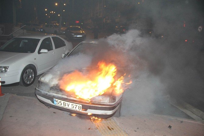 Park Halindeki Otomobilde Yangın Çıktı