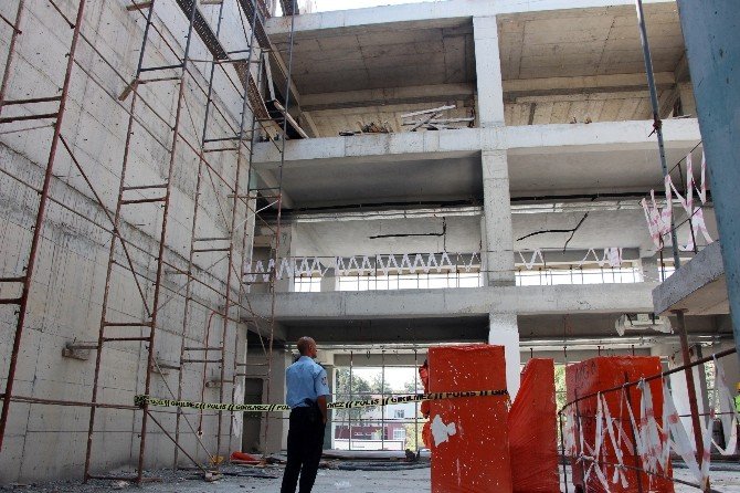 Sgk Binası İnşaatından Düşen İşçi Öldü