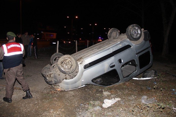 Kapalı Kasa Kamyonet Takla Attı: 6 Yaralı