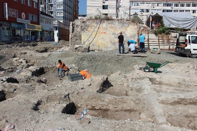 Tarihi Hamam Gün Yüzüne Çıkıyor
