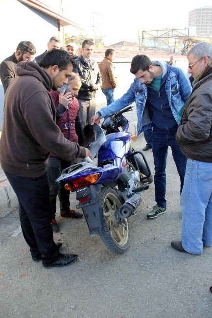 Otomobil Motosiklete Çarptı: 1 Yaralı