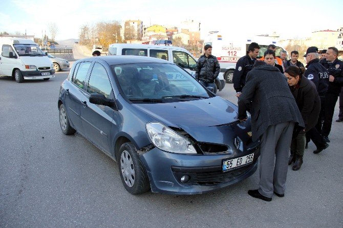 Otomobil Motosiklete Çarptı: 1 Yaralı