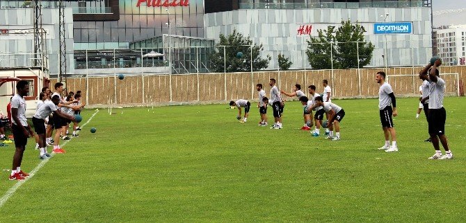 Özat: “İyi Oyuncu Transfer Edilirse ’Yok’ Demem”