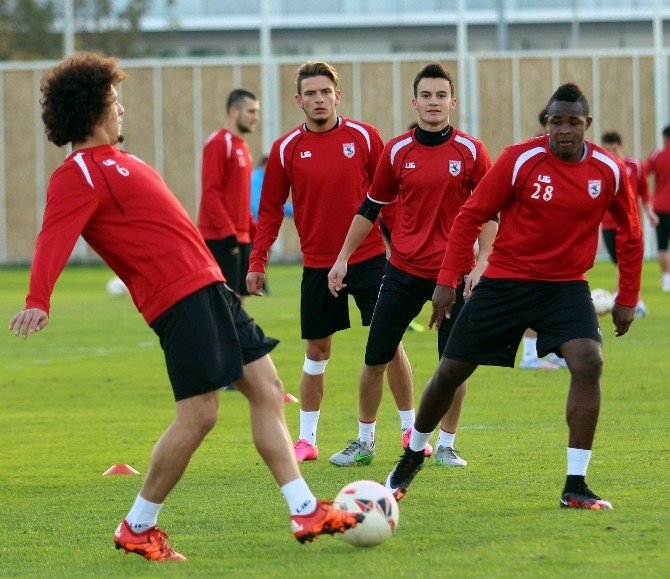 Özat: “Rakip Takımlarla Oynadığınız Her Maç 6 Puan Değerinde”