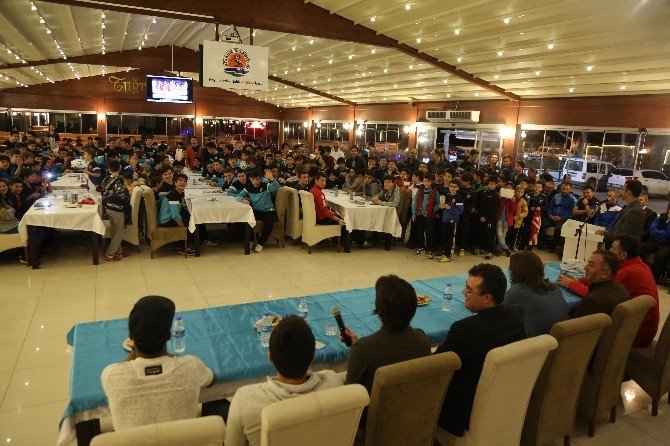 Samsunsporlu Futbolcular Atakumlu Sporcularla Buluştu