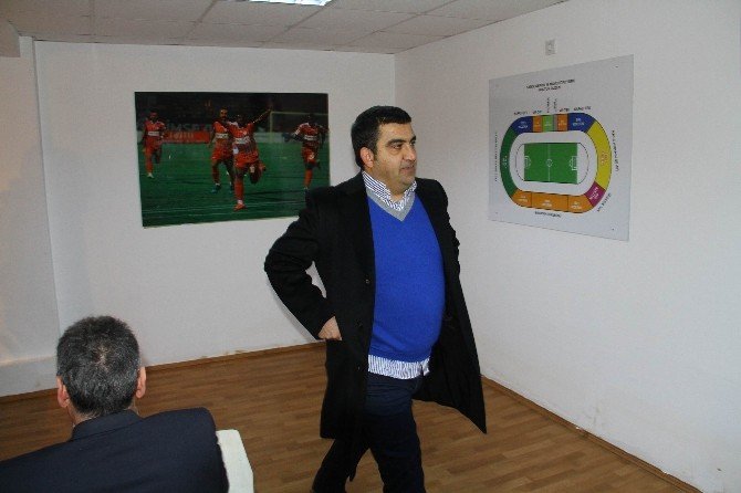 Ümit Özat İstifa Etti