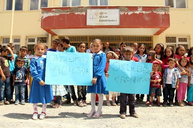 Çocuklar Kapanan Okullarının Açılması İçin Eylem Yaptı
