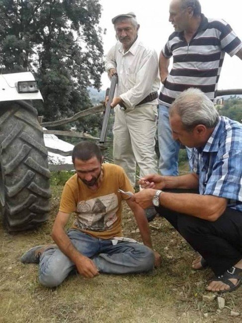 Köylüler, Pkk’lı Zannettikleri Iraklı Mülteciyi Jandarmaya Teslim Ettiler