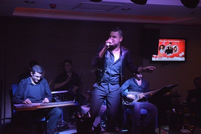 Samy Ertan Yeniden Rescate Otel’de Sahne Aldı