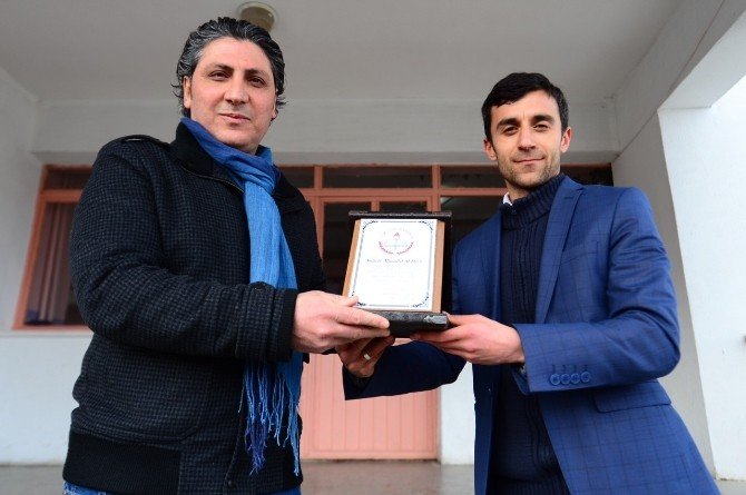 Güsad’dan Başarılı Öğrencilere Karne Hediyesi