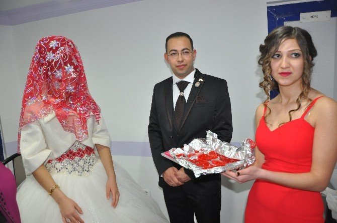 Sandıklı’da Unutulmaya Yüz Tutmuş Geleneklerden “Gelin Şekeri’