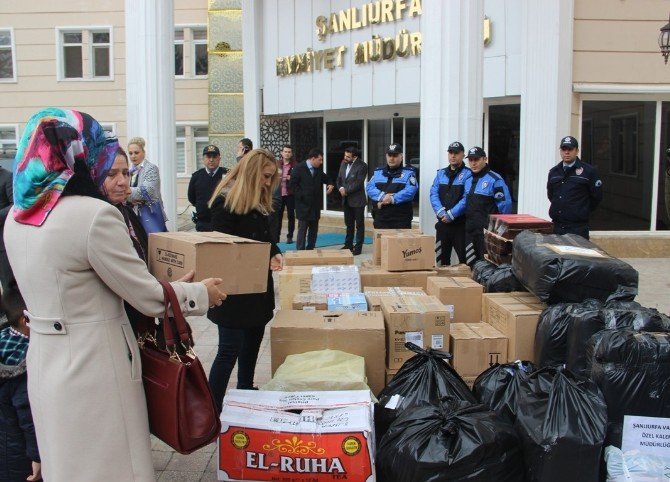 Polis Eşleri Çatışma Bölgesindeki Polislere Yemek Gönderdi