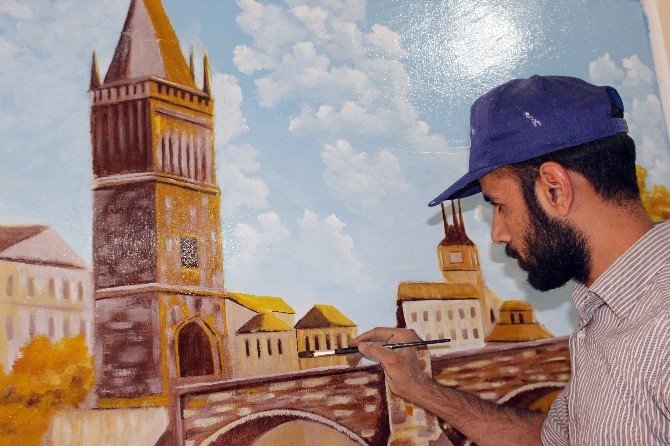 Suriyeli Ressamın Eserleri Büyük Beğeni Topluyor