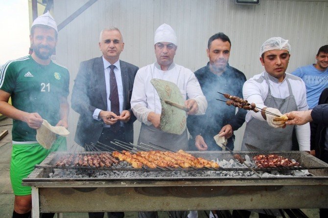 Şanlıurfaspor’da Alanyaspor Maçı Öncesi Mangal Keyfi