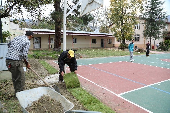 Sapanca’da Okullarda Tadilat Çalışmaları Takdir Topluyor