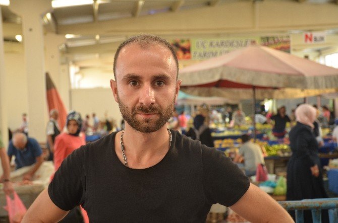 Pazarda Alıcı Bulamayan Kızılcık İneklere Yem Oluyor