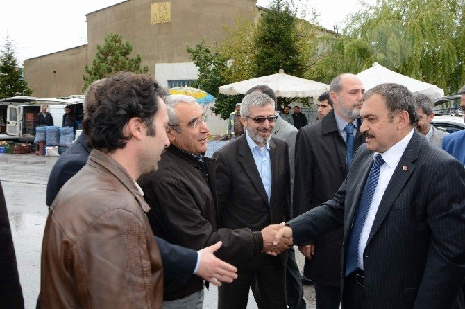 Bakan Eroğlu’ndan “Bol Kepçe” Aşure