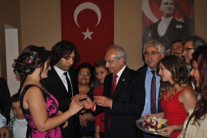Chp Lideri Kılıçdaroğlu Aydın’da Partili Gençlerin Nişan Yüzüğünü Taktı