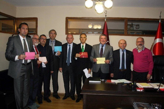 Trabzonspor’da Başkan Adayları’nın Yarışacakları Listelerin Renkleri Çekilen Kura İle Belirlendi