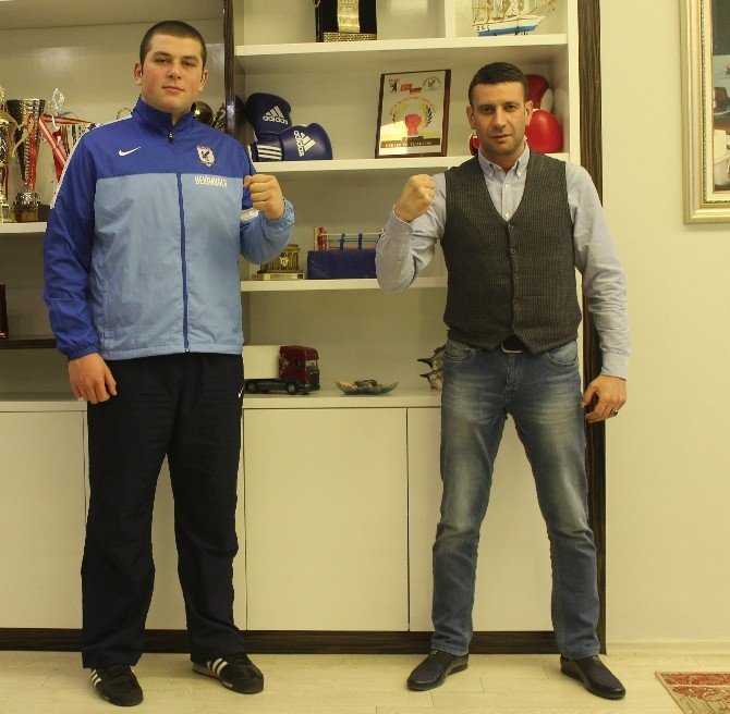 Şampiyon Boksörün Hedefi Büyük
