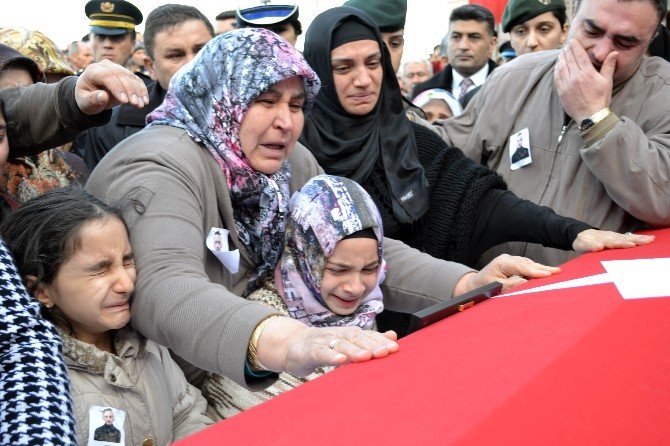 Ordu Şehidine Ağladı