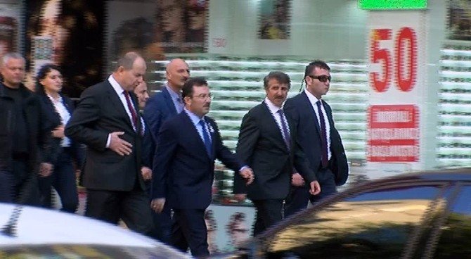 Şehit Cenazesine Katıldı, Bakanlığa Yürüyerek Gitti
