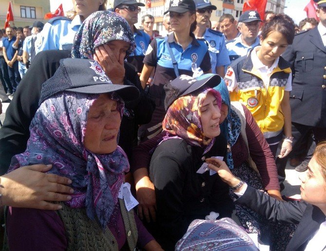 Bolu’da Binlerce Kişi Şehidini Uğurladı