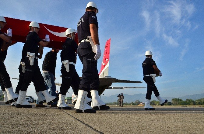 Zonguldak Şehidine Ağlıyor