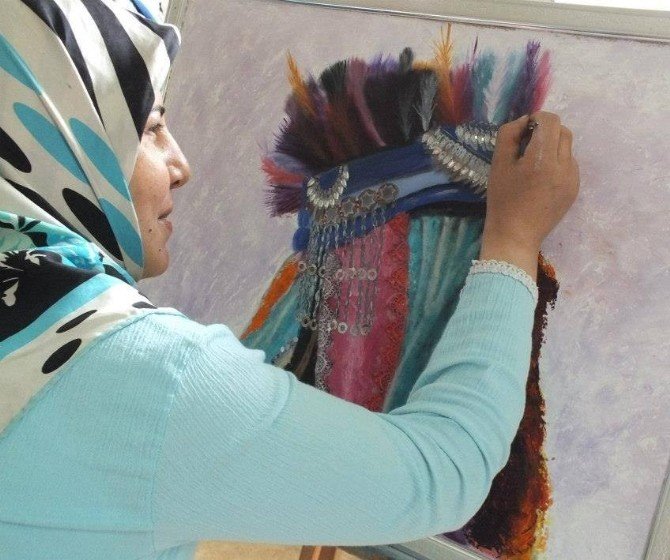 Emirdağlı Bayan Ressam Belçika’da Göç Konulu Sergi Açıyor