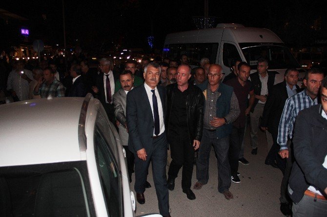 Chp’li Belediye Başkanının Chp İl Yönetim Kurulu Toplantısını Bastığı İddiası