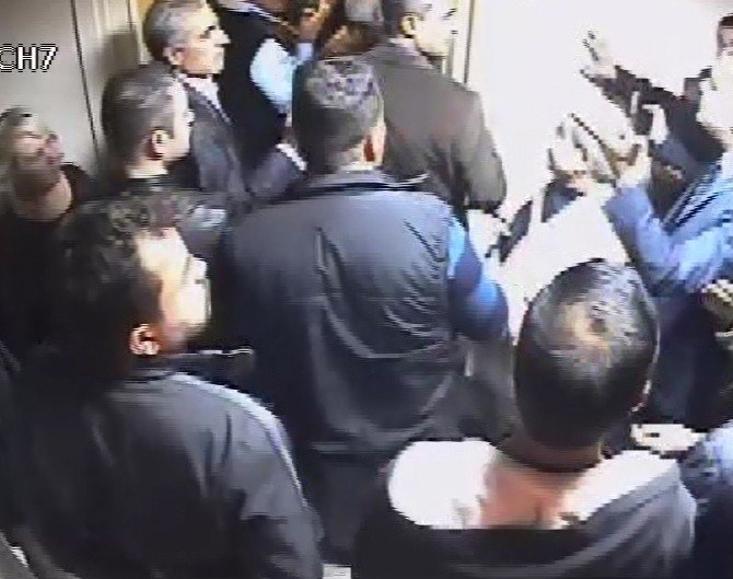 Chp İl Binasını Bastığı İddia Edilen Chp’li Belediye Başkanı Kamerada