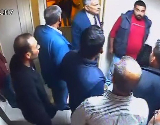 Chp İl Binasını Bastığı İddia Edilen Chp’li Belediye Başkanı Kamerada