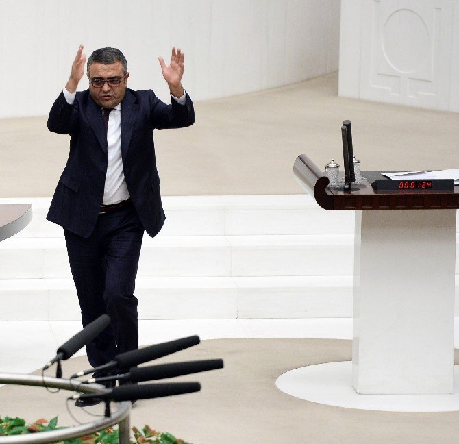 Chp’li Tanrıkulu, Ak Partili Vekillere Tepki Göstererek Konuşmasını Yarım Bıraktı