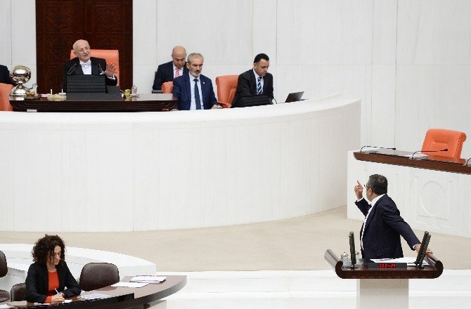 Chp’li Tanrıkulu, Ak Partili Vekillere Tepki Göstererek Konuşmasını Yarım Bıraktı
