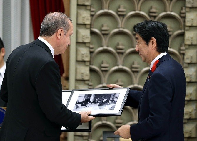 Abe, Erdoğan’a Adnan Menderes’in Fotoğrafını Hediye Etti