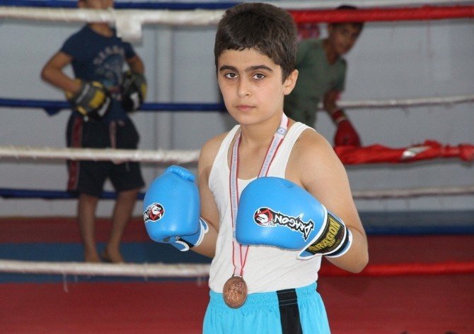 Silopili Boksör Hamza Yeren Türkiye Üçüncüsü Oldu