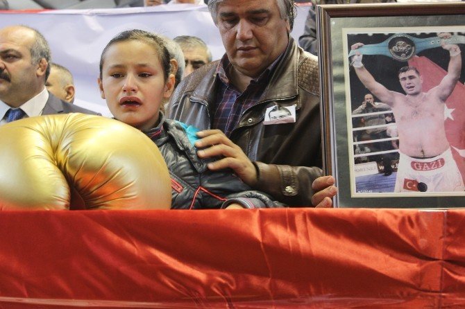 Milli Boksör Sam İçin Tören Düzenlendi