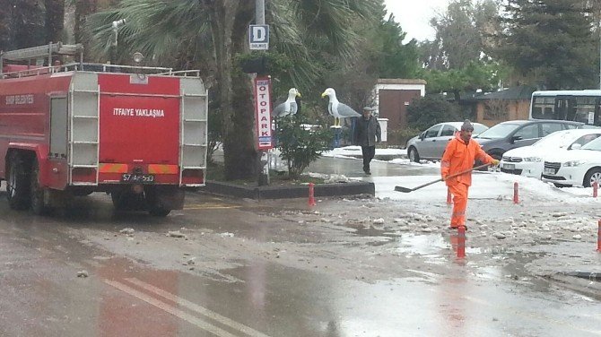 Sinop Belediyesi’nden Kar Temizleme Çalışması