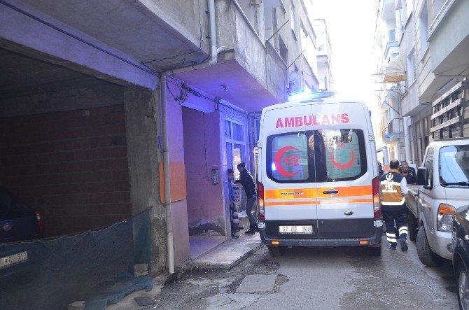 Evinde Ölü Bulundu