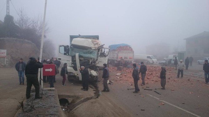 Boyabat’ta Trafik Kazası: 2 Yaralı