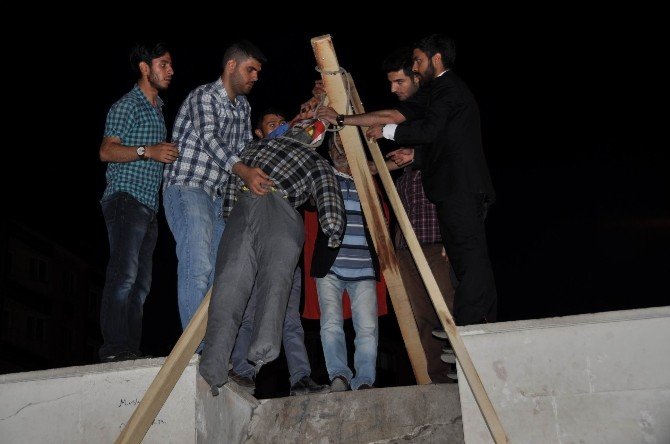 Sivas’ta Alperen Ocakları, Öcalan Maketini Yaktı