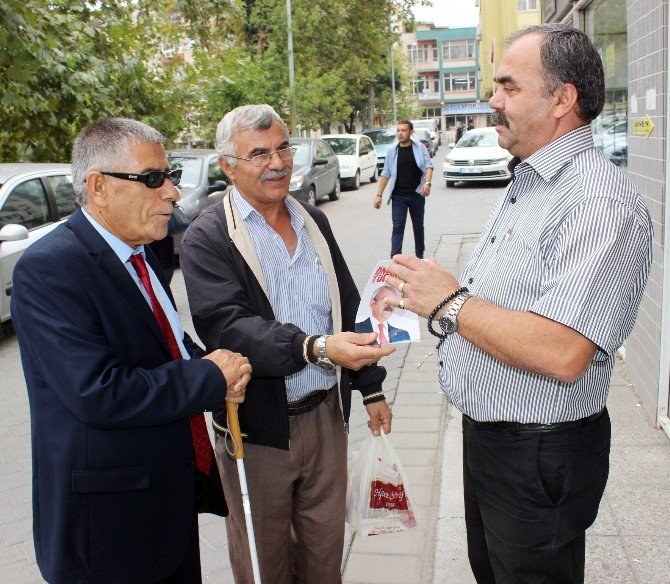 Görme Engelli Aday Emekli Maaşıyla Seçim Kampanyası Yürütüyor