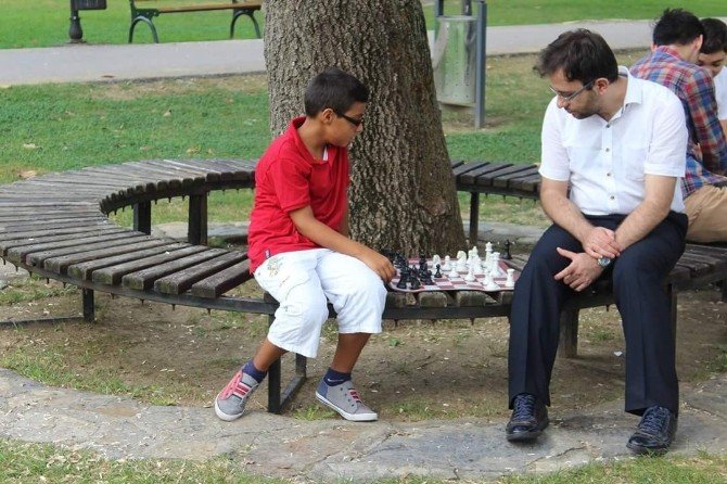 Sakarya’da “Sokakta Santranç Var” Projesi İlgi Görmeye Başladı