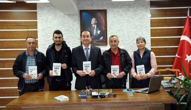 Soma Kaymakamı Altıntaş İlk Kitabını Çıkardı