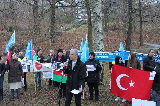 İsveç’te Rus Büyükelçiliği Önünde Türkmen Protestosu