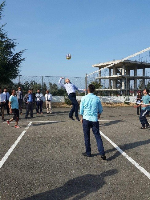 Soylu’dan Seçim Çalışmalarına Voleybol Molası