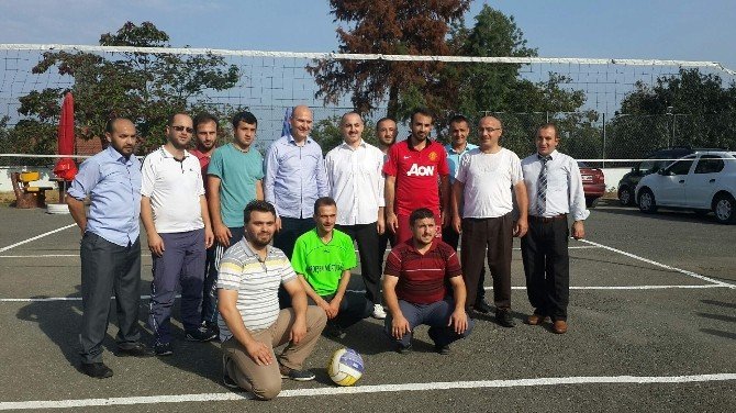Soylu’dan Seçim Çalışmalarına Voleybol Molası