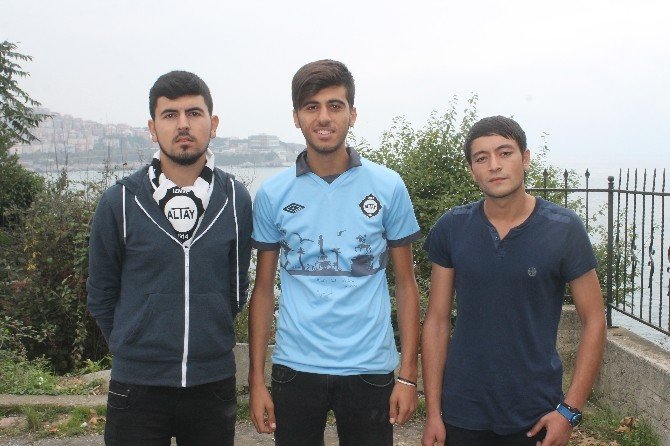 Takımları İçin Otostopla 684 Kilometre Yol Aldılar