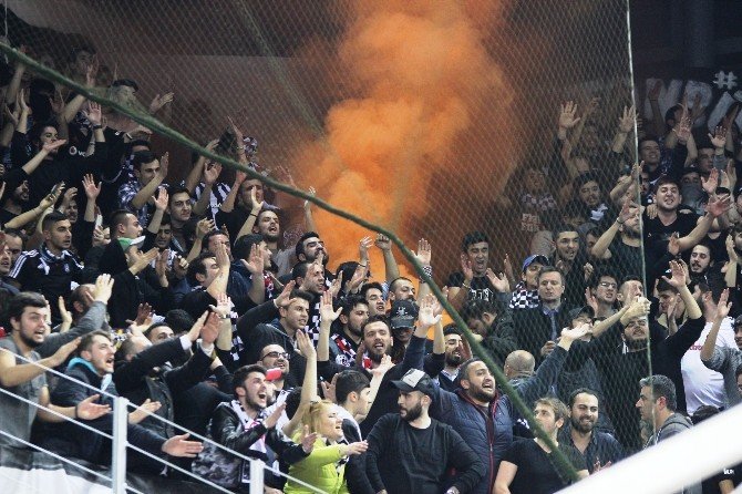Pınar Karşıyaka - Beşiktaş Sompo Japan Maçında Olaylar Çıktı