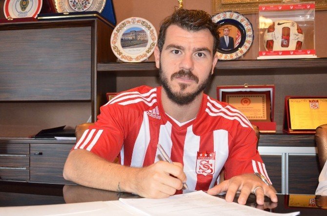 Medicana Sivasspor Yekta Kurtuluş İle 3 Yıllık Sözleşme İmzaladı